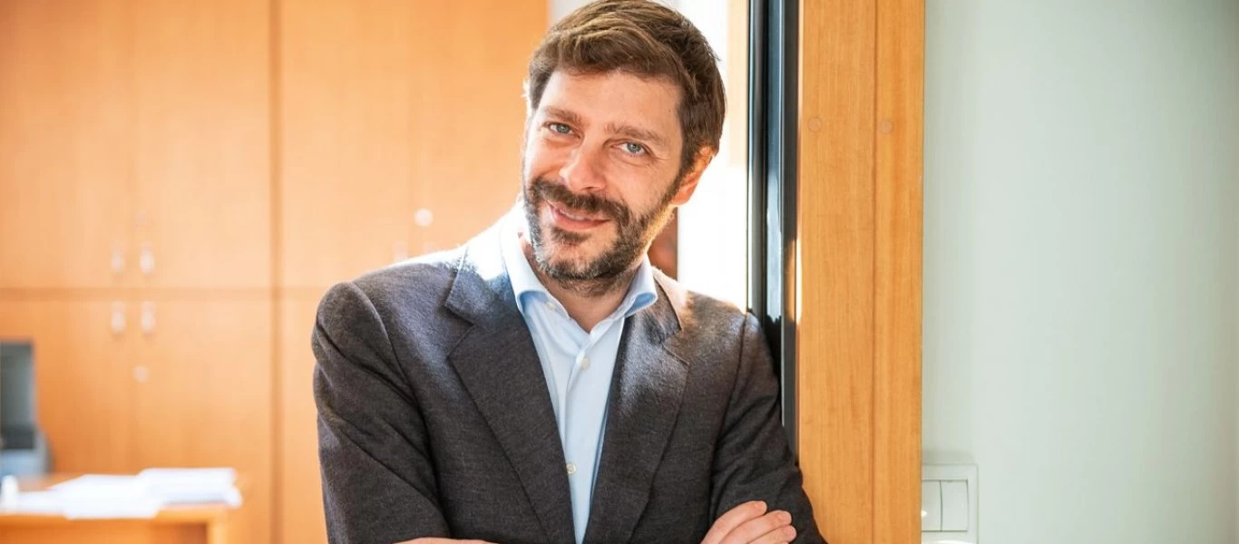 Διεθνής... επιτυχία για την κυβέρνηση: Ο Ν.Γιατρομανωλάκης σε λίστα με τα 30 ΛΟΑΤΚΙ+ άτομα που ξεχώρισαν φέτος